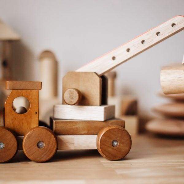QToys Wooden Crane - Play&gt;Wooden Toys